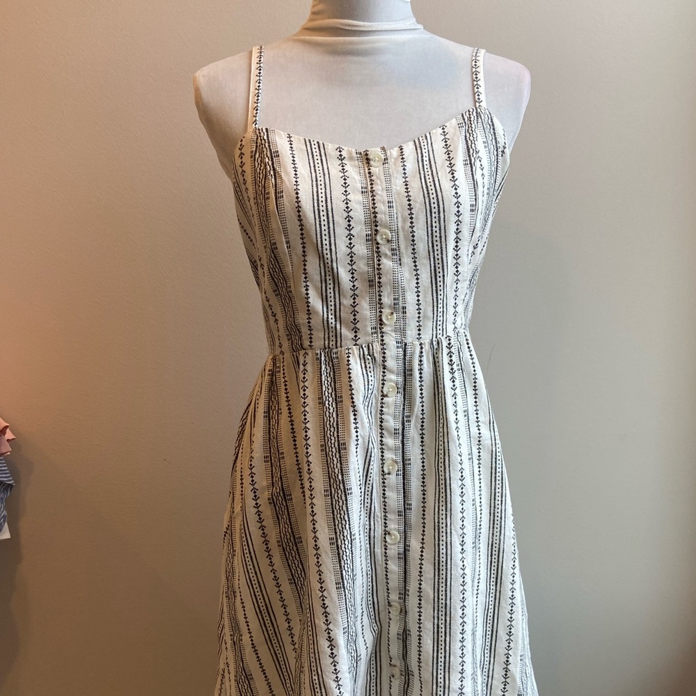 NWT Old Navy dress. Black and white pattern. Size L.